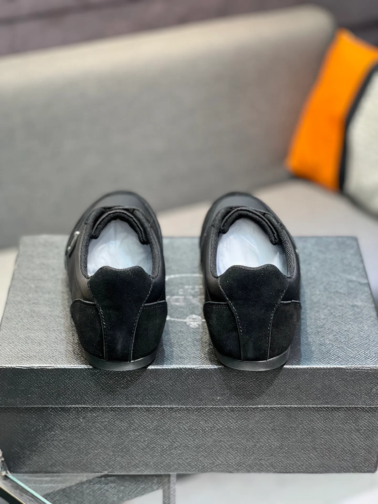 Men's shoes 💰440 PRADA (Prada) uses original cow suede, genuine leather lining, original foam wear-resistant soft outsole, casual sports version, young fashion, European and American trend, British style, actual picture color. Standard code: Men’s size 38/44 (45 can be customized)